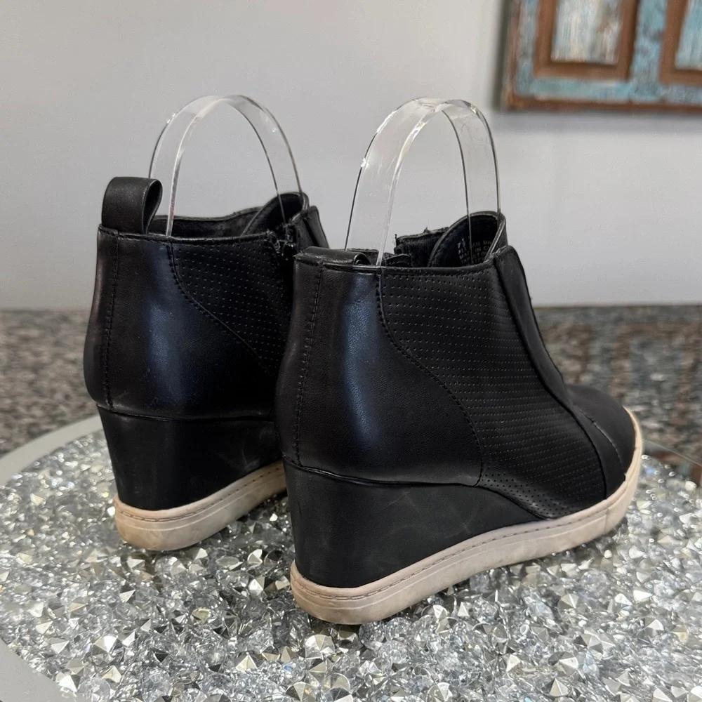 a new day Black Perforated Wedges 7.5